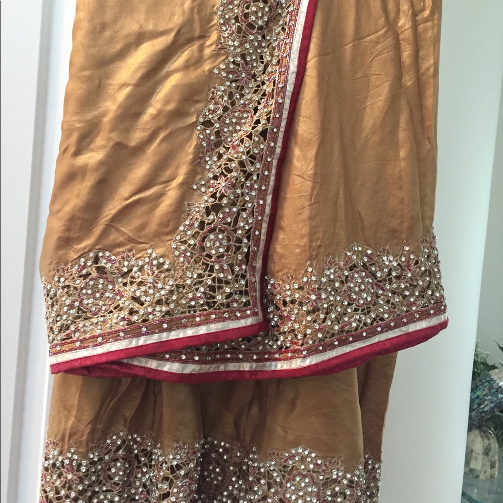 Sari - Picture 2 of 3